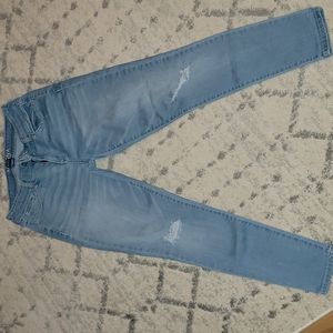 Distressed skinny jeans